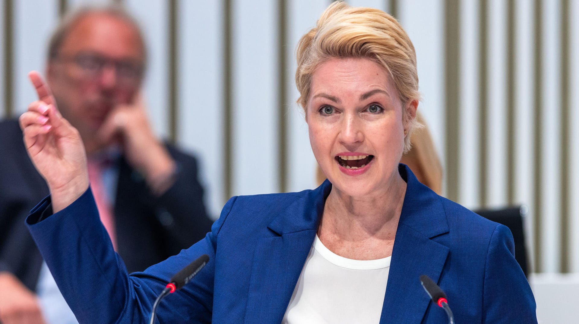 Manuela Schwesig: Neben ihr soll unter anderem auch Altkanzler Gerhard Schröder vorgeladen werden. Manuela Schwesig: Neben ihr soll unter anderem auch Altkanzler Gerhard Schröder vorgeladen werden.
