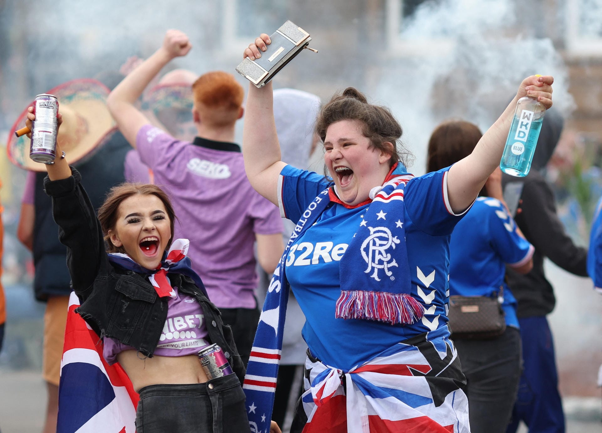 Und auch in Glasgow sind die Fans in bester Stimmung auf die Straßen gegangen.