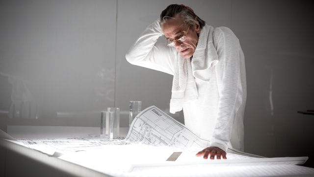 Anthony Royal (Jeremy Irons) ist der Architekt des imposanten Wolkenkratzers.