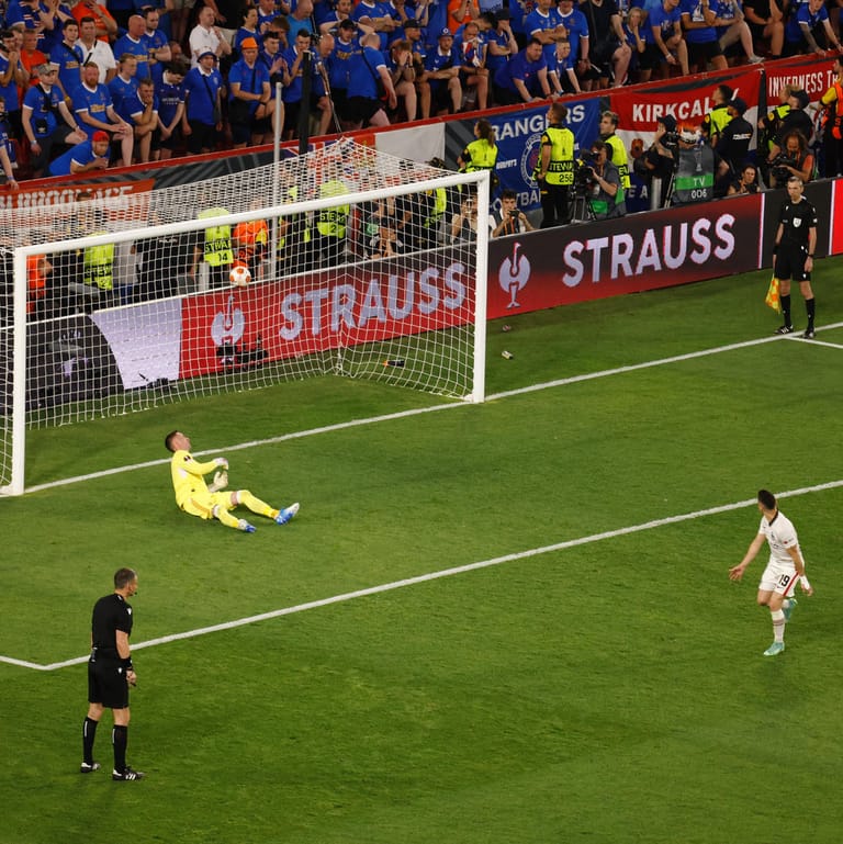 Europa League: Rafael Borré erzielte den entscheidenden Treffer im Elfmeterschießen gegen Glasgow.