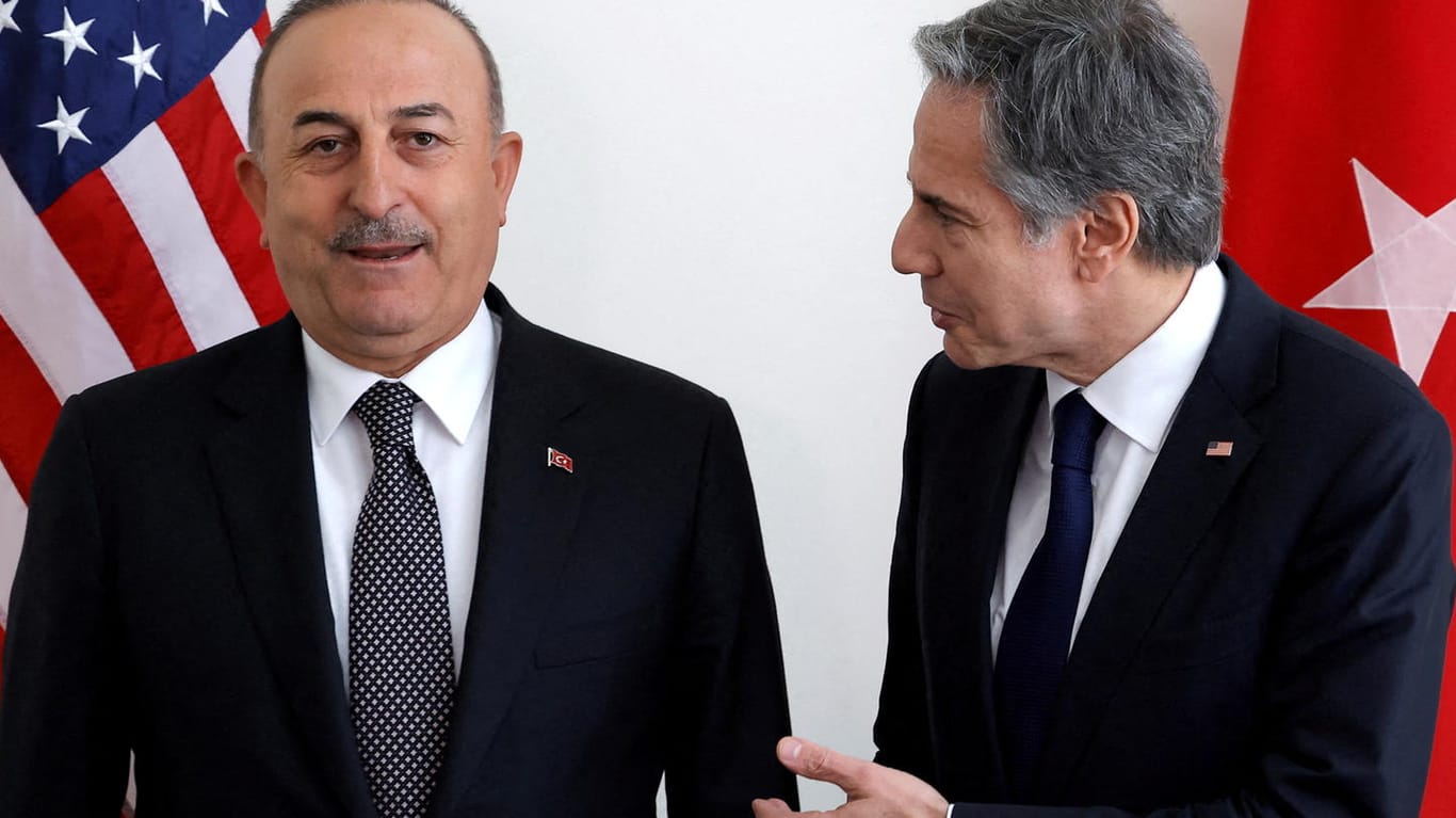 US-Außenminister Blinken mit seinem türkischen Amtskollegen Çavuşoğlu: Die Türkei blockiert die Nato-Nordwerweiterung.