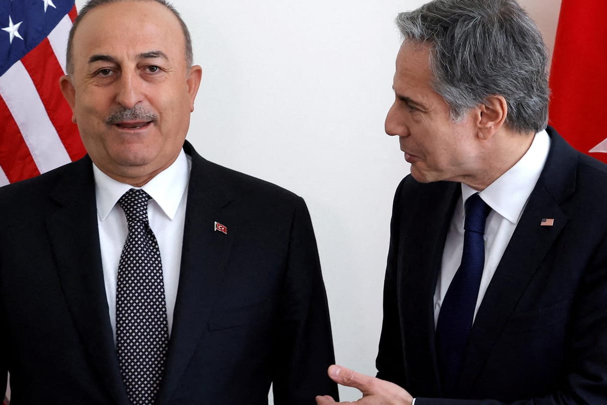 US-Außenminister Blinken mit seinem türkischen Amtskollegen Çavuşoğlu: Die Türkei blockiert die Nato-Nordwerweiterung.