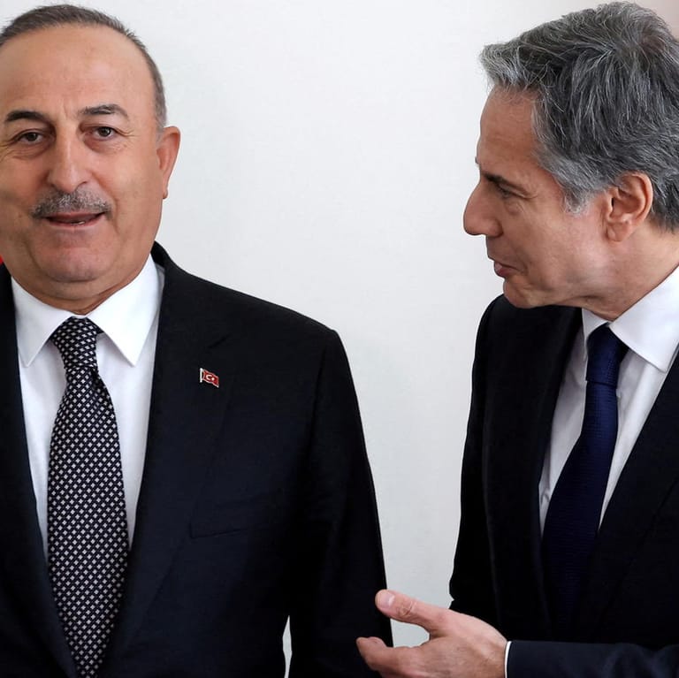 US-Außenminister Blinken mit seinem türkischen Amtskollegen Çavuşoğlu: Die Türkei blockiert die Nato-Nordwerweiterung.