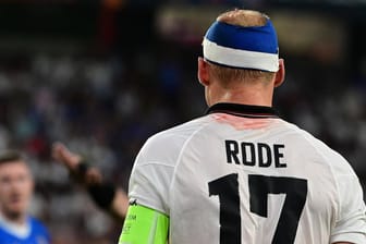 Sebastian Rode: Blut auf dem Trikot, Turban auf dem Kopf. Der Eintracht-Kapitän kämpfte sich durch die Finalpartie in Sevilla.