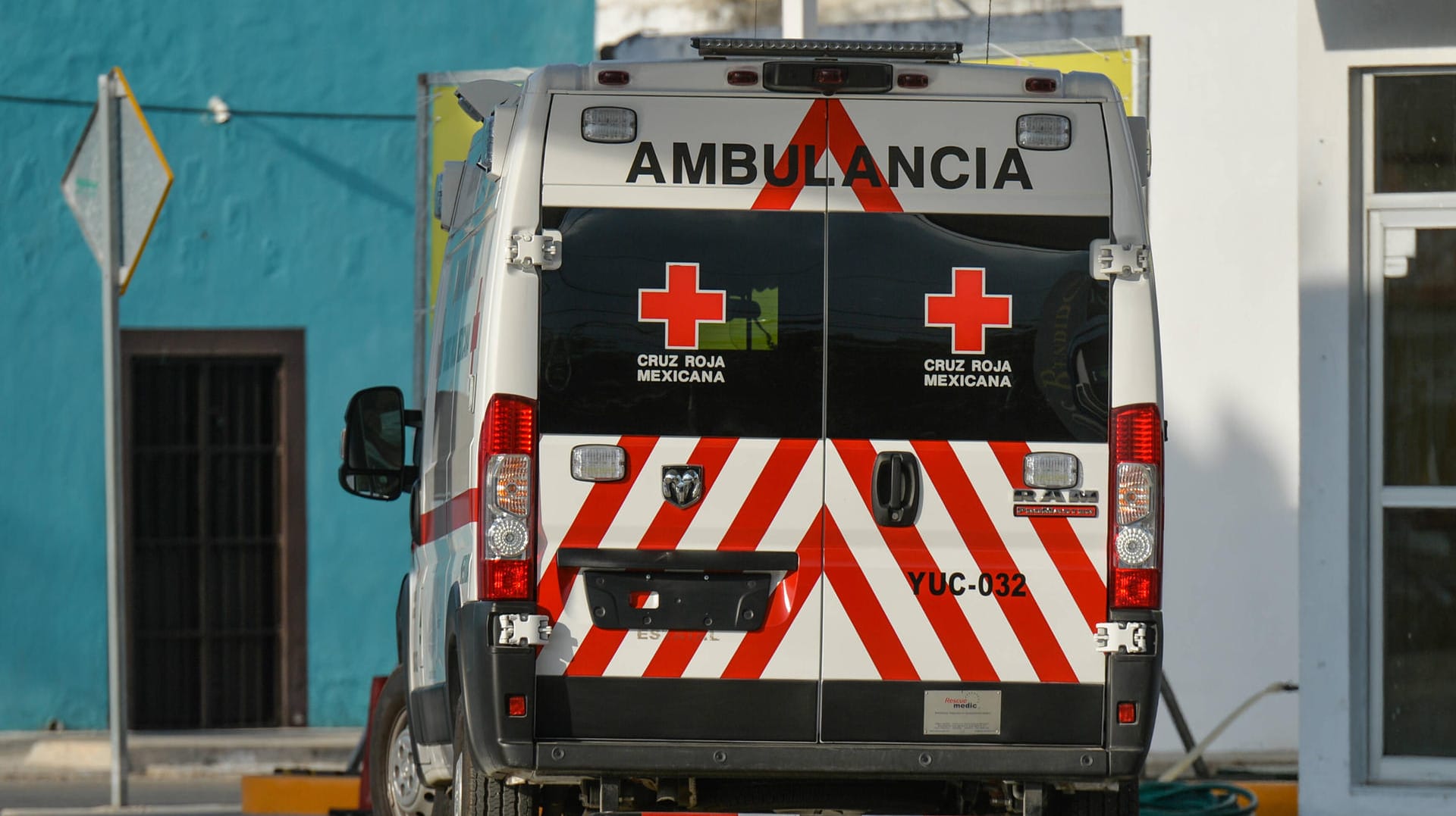 Rettungswagen (Symbolbild), Mexiko: Bei einem Busunglück unweit von Guadalajara sind mindestens 14 Menschen ums Leben gekommen. Rettungswagen (Symbolbild), Mexiko: Bei einem Busunglück unweit von Guadalajara sind mindestens 14 Menschen ums Leben gekommen.