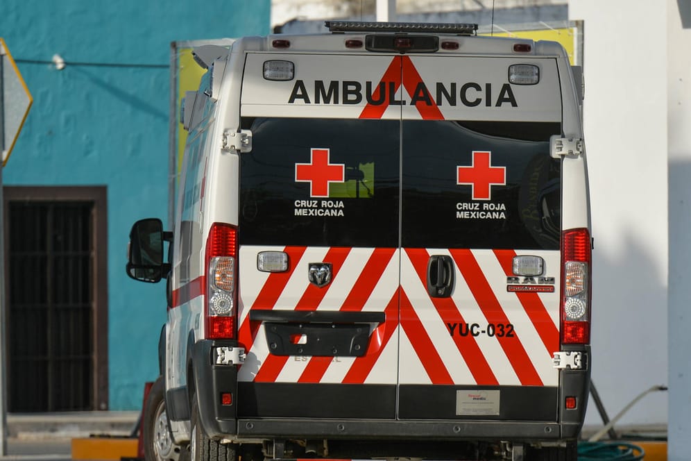 Rettungswagen (Symbolbild), Mexiko: Bei einem Busunglück unweit von Guadalajara sind mindestens 14 Menschen ums Leben gekommen.