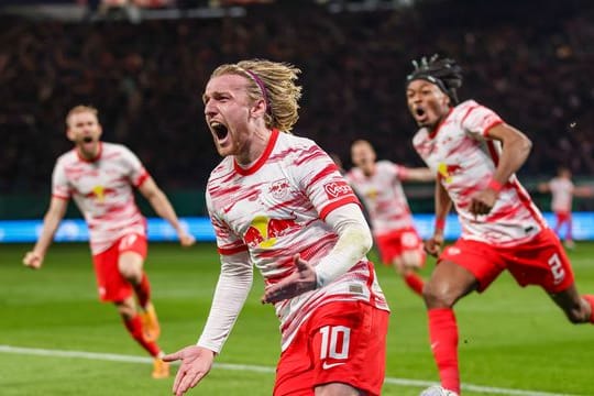 Leipzigs Spieler Emil Forsberg jubelt nach einem Tor.