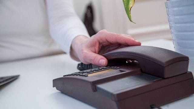 Die Deutsche Rentenversicherung (DRV) warnt vor einer neuen Betrugsmasche per Telefon. Die Deutsche Rentenversicherung (DRV) warnt vor einer neuen Betrugsmasche per Telefon.