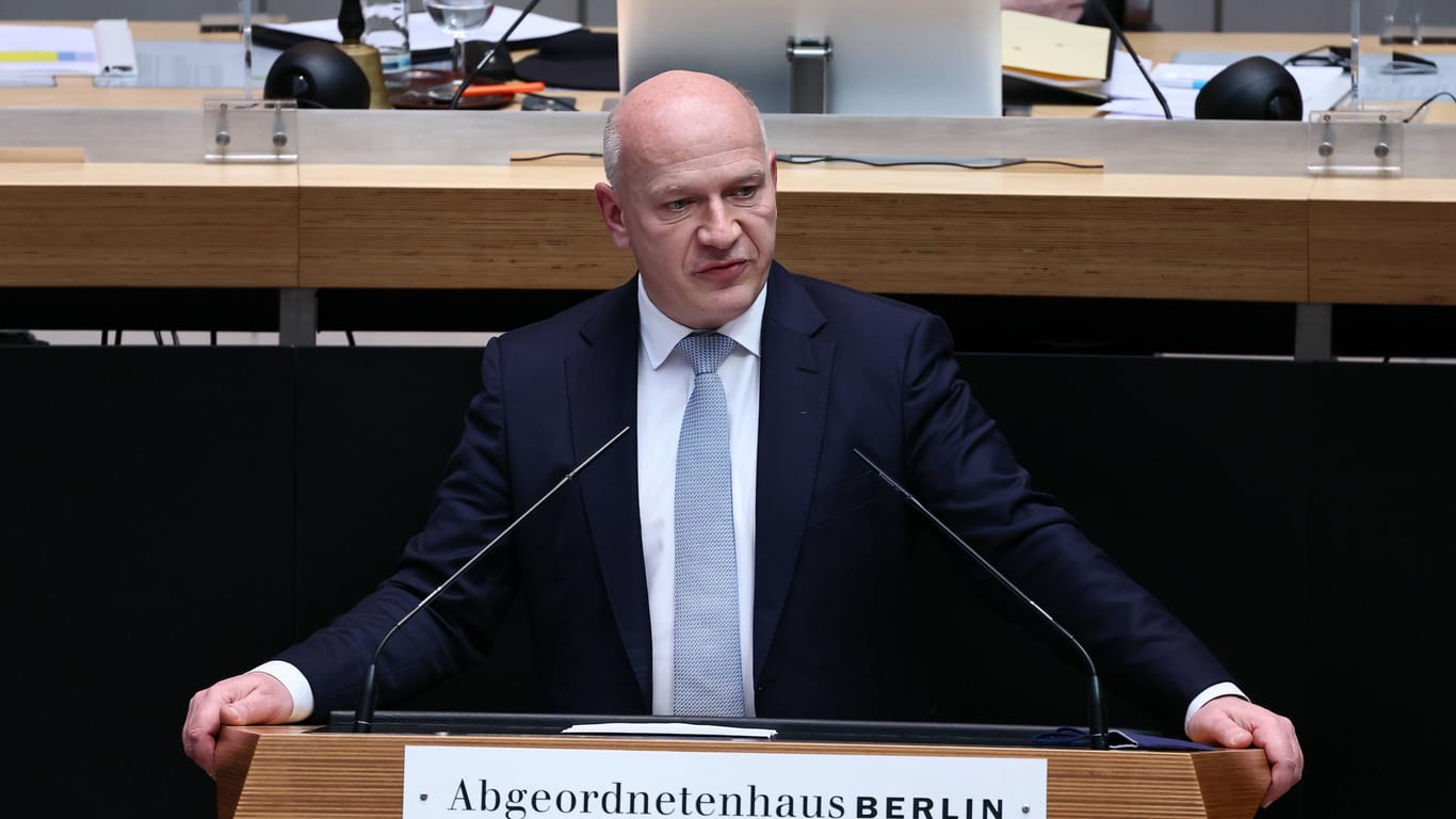 CDU-Fraktionsvorsitzender Kai Wegner (Archivbild): Die Berliner CDU-Fraktion kritisiert die rot-grün-roten Haushaltsplanungen.
