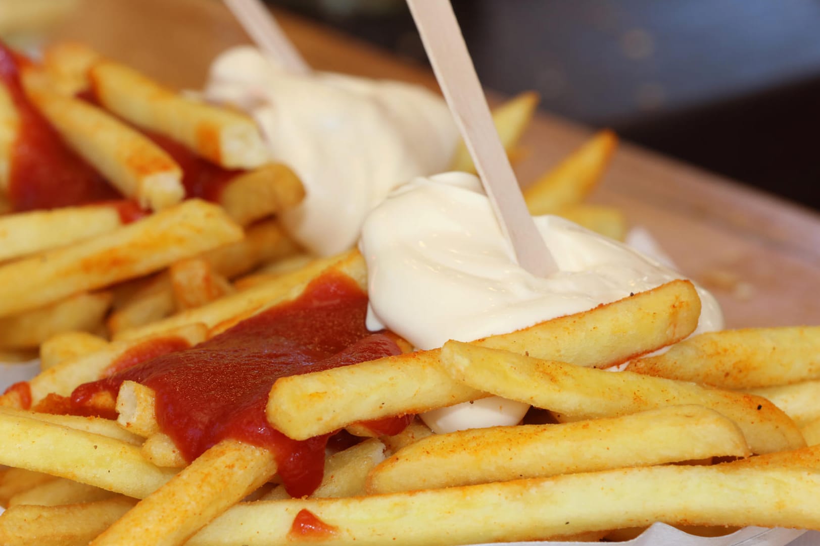 Die Badesaison startet: Schock an der Pommesbude – Die Pommes-Preise in Kölner Freibädern steigen.