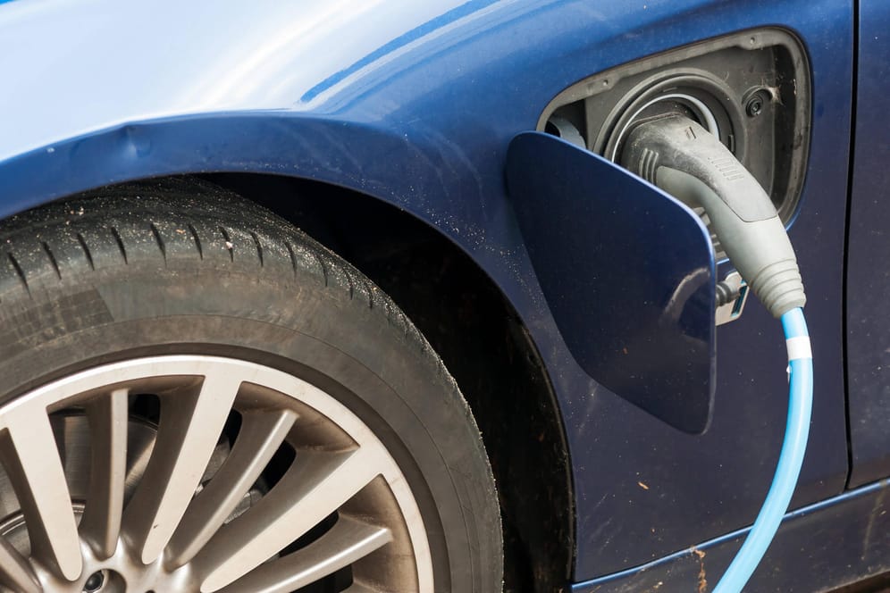 Spezielle Reifen für das E-Auto: Ihr hoher Preis habe laut einer Reifenhandelsplattform einen einfachen Grund.