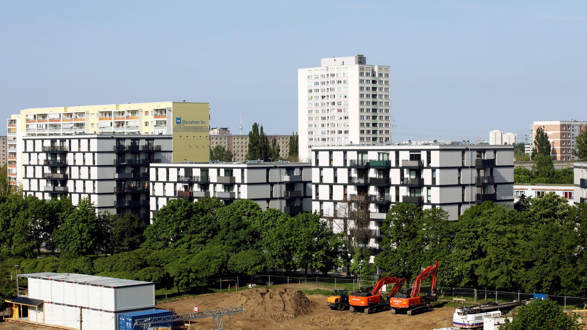 In Berlin-Marzahn wird gebaut (Symbolbild): Im ersten Quartal 2022 gab es im Vorjahresvergleich fast ein Drittel weniger Wohnungsbaugenehmigungen. In Berlin-Marzahn wird gebaut (Symbolbild): Im ersten Quartal 2022 gab es im Vorjahresvergleich fast ein Drittel weniger Wohnungsbaugenehmigungen.