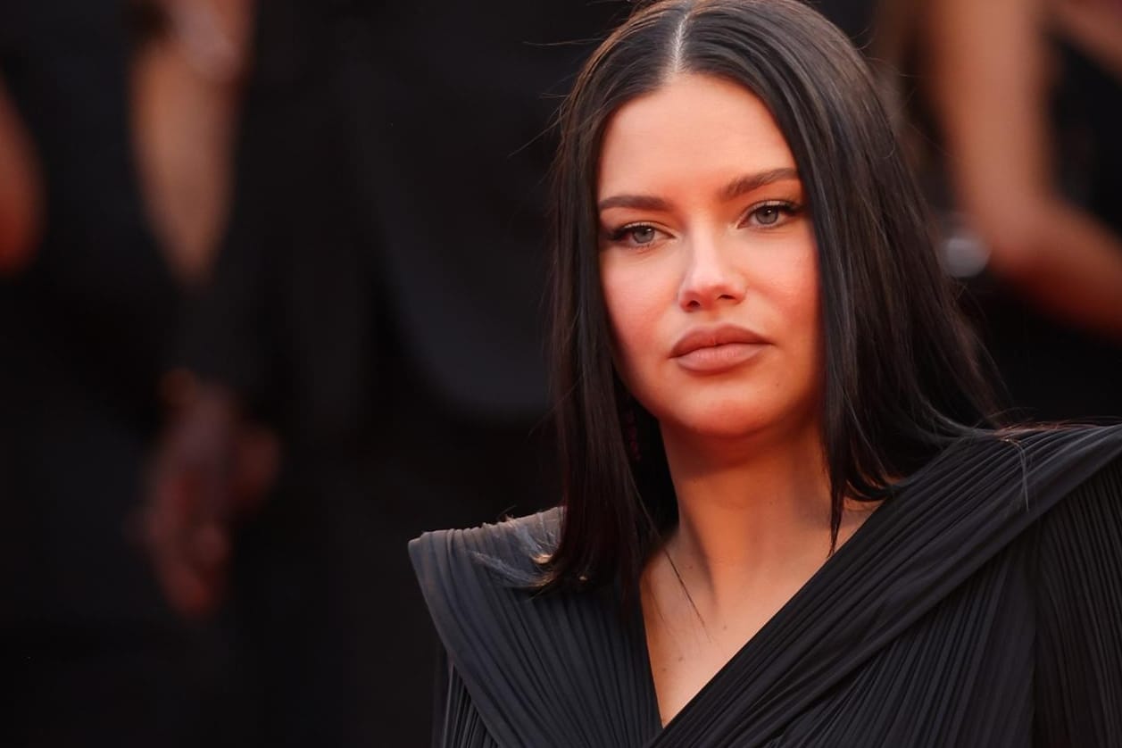 Adriana Lima: Das Model begeistert in Cannes mit seinem Look.