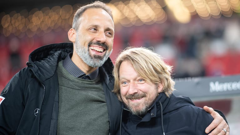 VfB Stuttgarts Trainer Matarazzo und Sportdirektor Mislintat (Archiv): Auch in der kommenden Saison sollen sie die Geschicke des Bundesligisten leiten.