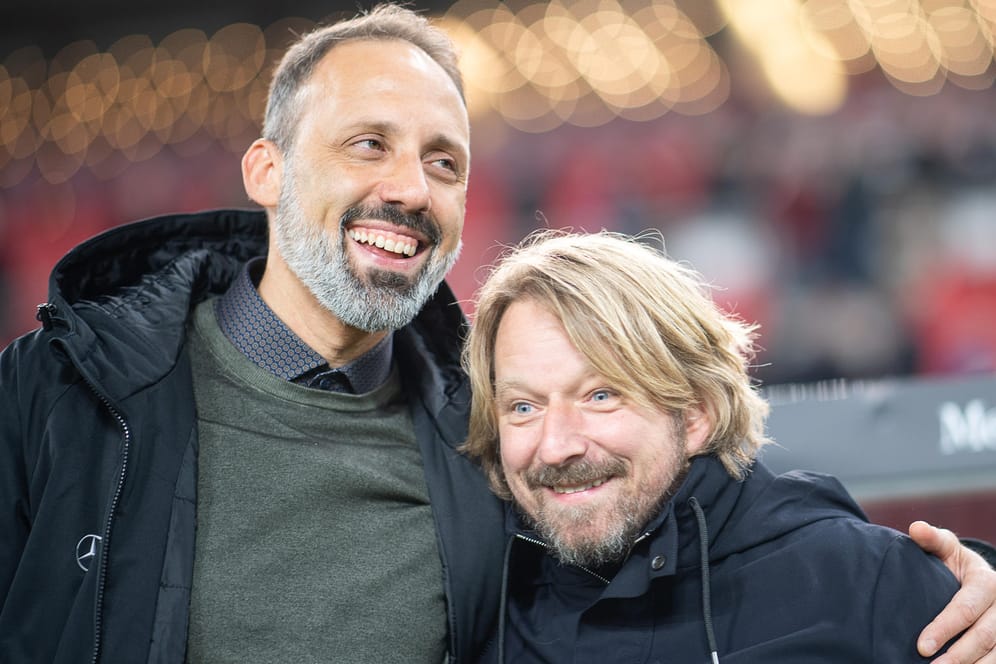 VfB Stuttgarts Trainer Matarazzo und Sportdirektor Mislintat (Archiv): Auch in der kommenden Saison sollen sie die Geschicke des Bundesligisten leiten.