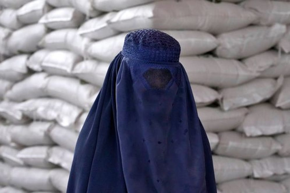 Anfang Mai haben die Taliban Frauen vorgeschrieben, sich in der Öffentlichkeit zu verschleiern.