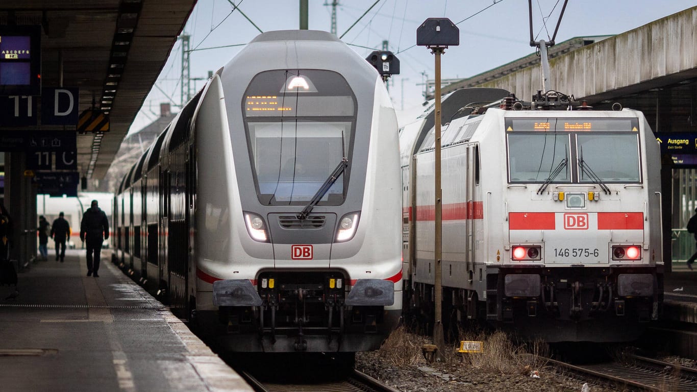 Intercity-Züge am Hauptbahnhof Hannover (Symbolbild): Niedersachsen lässt sich die Unterstützung für das 9-Euro-Ticket noch offen.