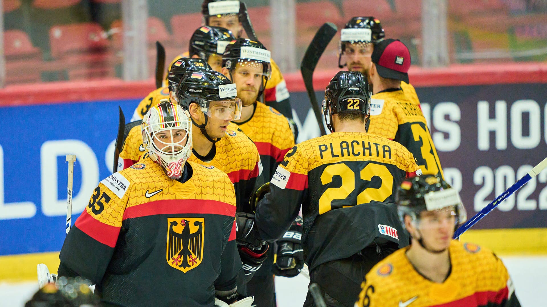 Deutschlands Eishockey-Team: Der Start der Partie gegen Dänemark verzögert sich.