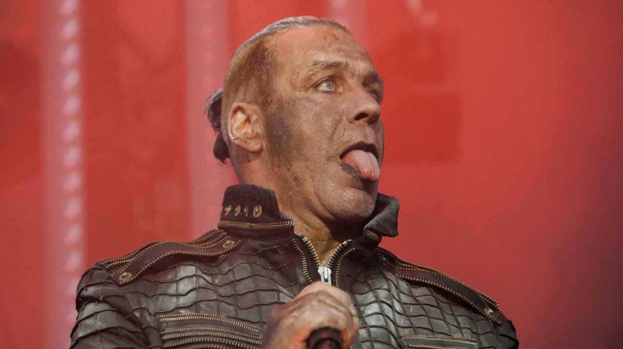 Rammstein-Sänger Till Lindemann (Archiv): Zum Tourstart in Leipzig droht eine Schwergewitterlage.