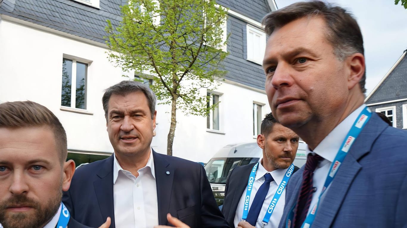 Markus Söder und Stephan Mayer bei einem Wahlkampftermin in Nordrhein-Westfalen (Archivbild): Wenig später trat Mayer als CSU-Generalsekretär zurück.