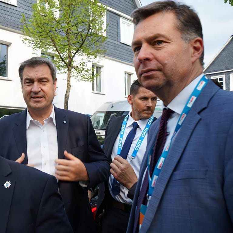 Markus Söder und Stephan Mayer bei einem Wahlkampftermin in Nordrhein-Westfalen (Archivbild): Wenig später trat Mayer als CSU-Generalsekretär zurück.