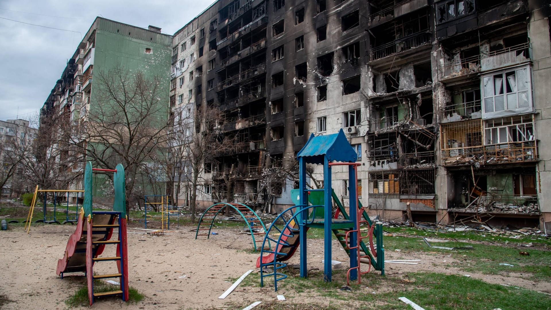 Von russischem Beschuss zerstörte Häuser in Severodonetsk.