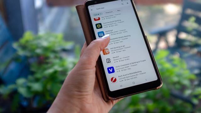 Am sichersten aus autorisierten Stores: Banking-Apps sollten besser nicht aus Drittwebseiten bezogen werden. Am sichersten aus autorisierten Stores: Banking-Apps sollten besser nicht aus Drittwebseiten bezogen werden.