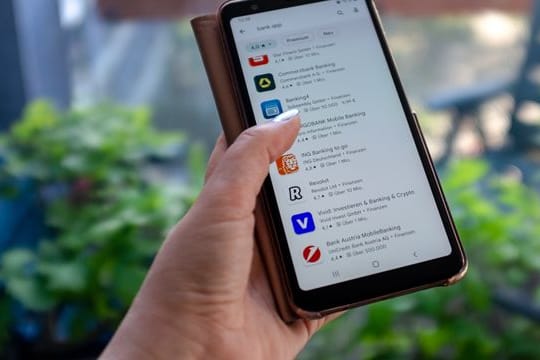 Am sichersten aus autorisierten Stores: Banking-Apps sollten besser nicht aus Drittwebseiten bezogen werden. Am sichersten aus autorisierten Stores: Banking-Apps sollten besser nicht aus Drittwebseiten bezogen werden.
