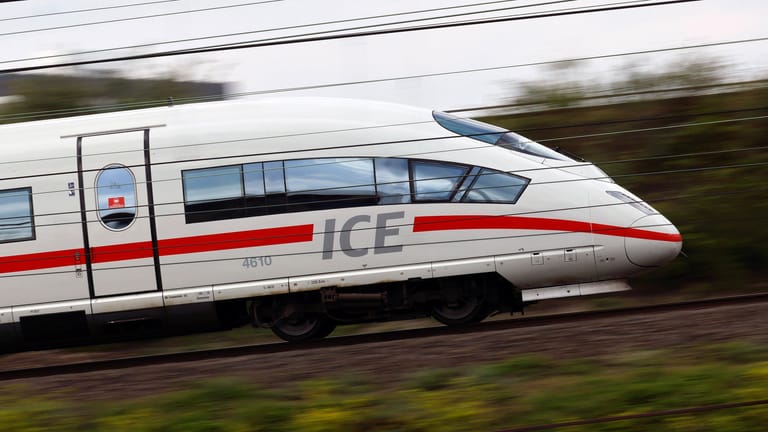 ICE in Köln-Deutz (Symbolfoto): Auf der Strecke zwischen Köln und Wuppertal gibt es Probleme.