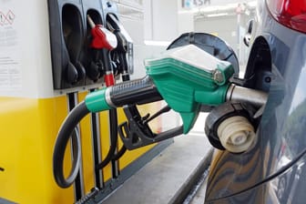 Tankstelle (Symbolbild): Die Spritpreise dürften ab Juni sinken.