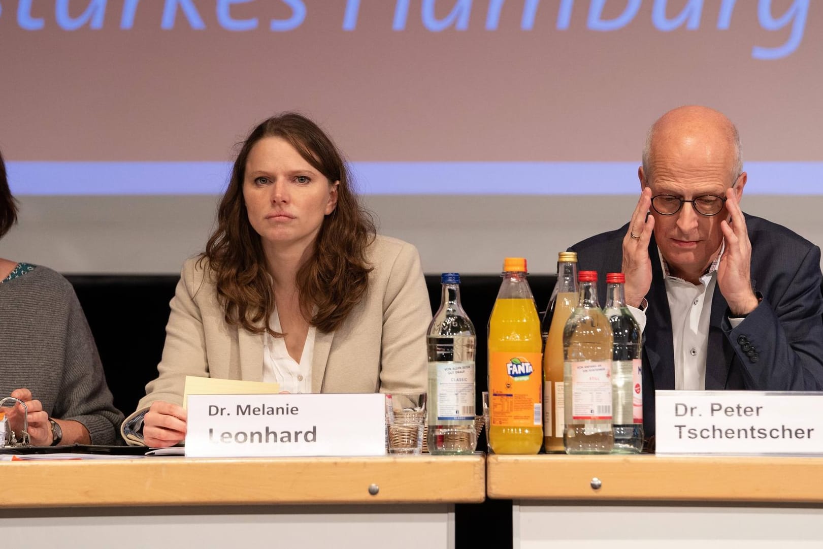 Inka Damerau (l.), Dr. Melanie Leonhard (m.), Dr. Peter Tschentscher (r.) (Archivbild): Am Freitag soll der Parteitag zusammenkommen.