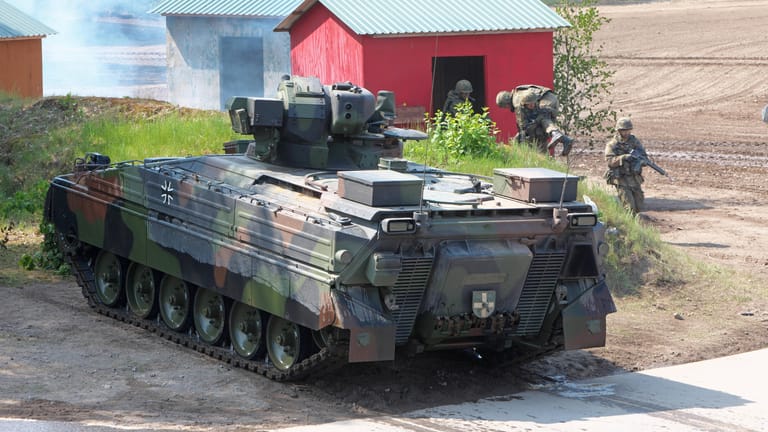 Ein Schützenpanzer Marder 1A5 der Bundeswehr (Symbolbild): Er wird von der Rheinmetall Landsysteme hergestellt.