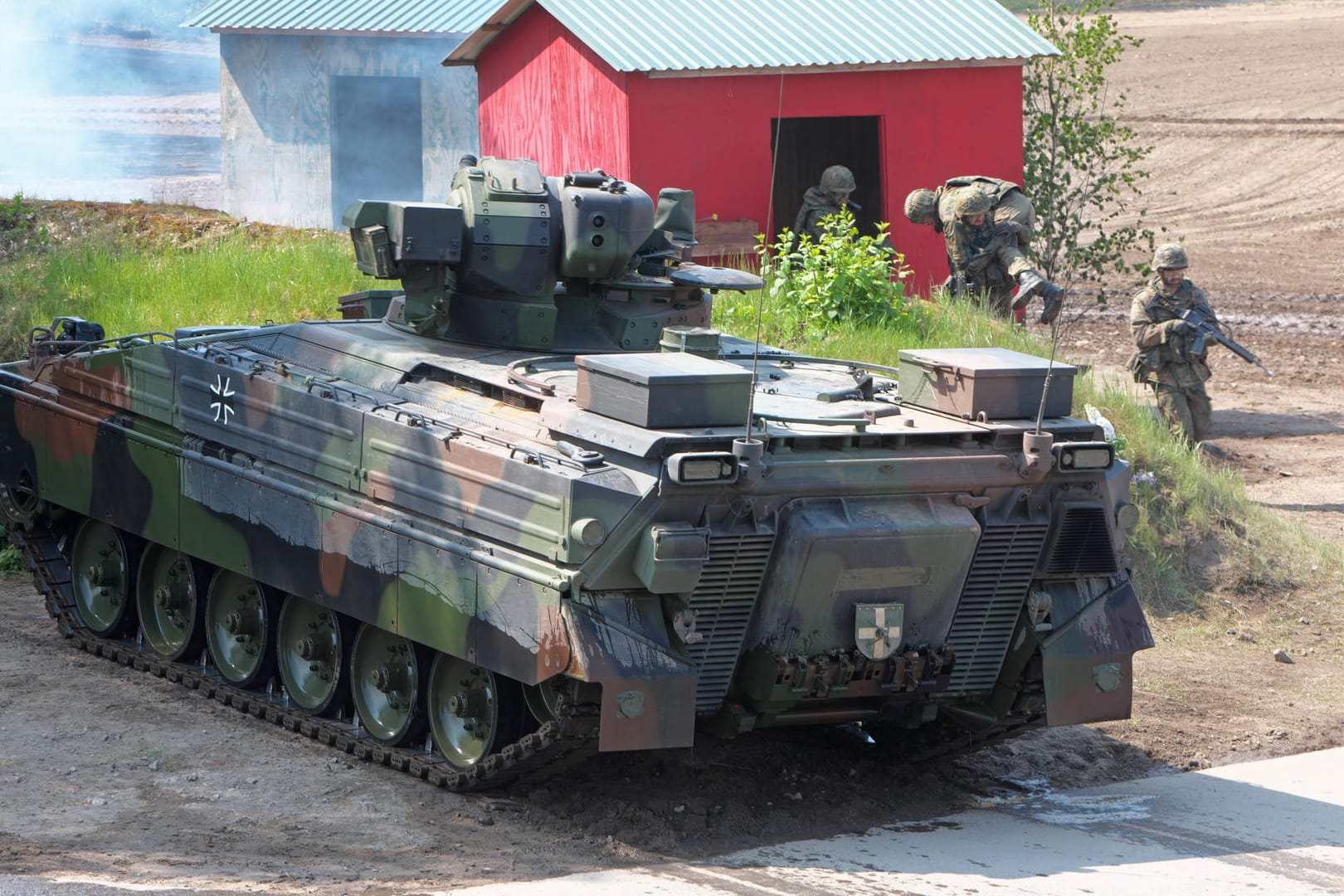Ein Schützenpanzer Marder 1A5 der Bundeswehr (Symbolbild): Er wird von der Rheinmetall Landsysteme hergestellt. Ein Schützenpanzer Marder 1A5 der Bundeswehr (Symbolbild): Er wird von der Rheinmetall Landsysteme hergestellt.
