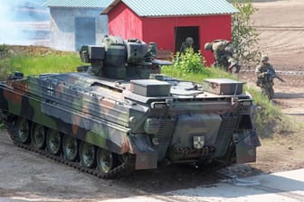 Ein Schützenpanzer Marder 1A5 der Bundeswehr (Symbolbild): Er wird von der Rheinmetall Landsysteme hergestellt.