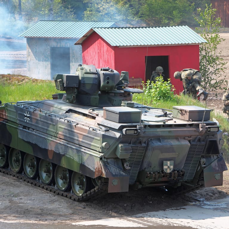 Ein Schützenpanzer Marder 1A5 der Bundeswehr (Symbolbild): Er wird von der Rheinmetall Landsysteme hergestellt.