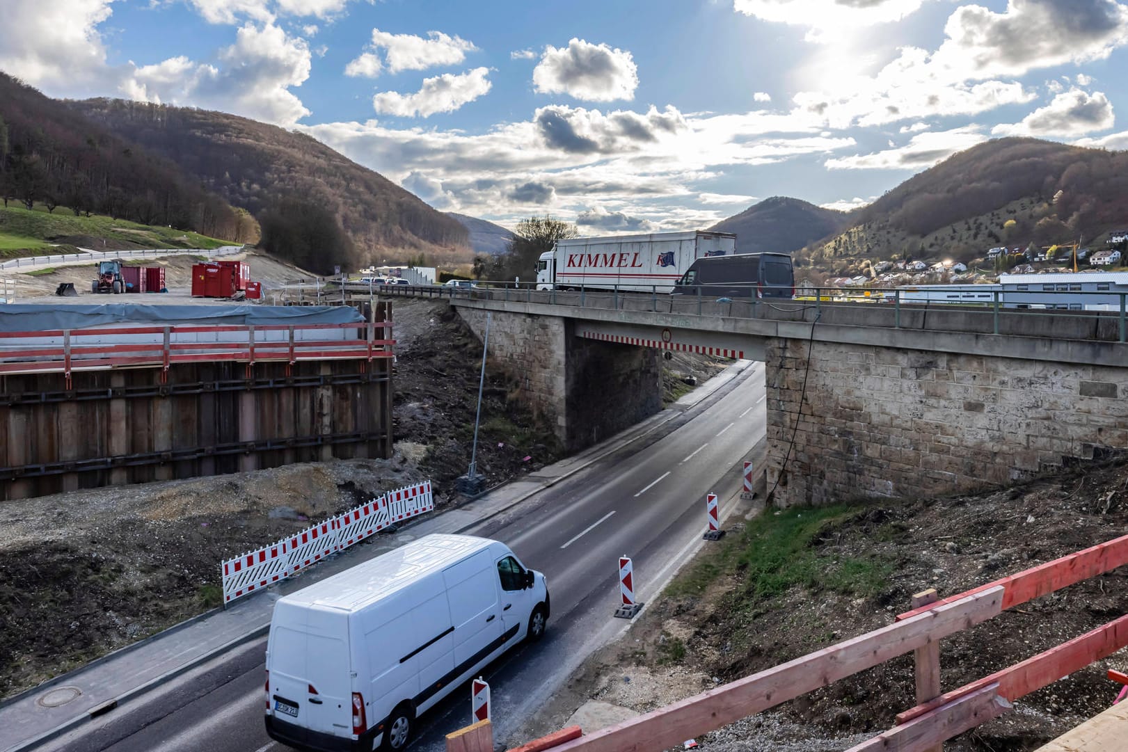 Die A8 in Mühlheim an der Täle (Archivbild): Zum Wochenende sollten Verzögerungen eingeplant werden.