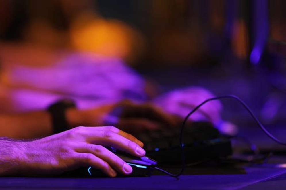 Computerspielsucht kann nach aktuellem Forschungsstand das Gehirn verändern, schreibt der Duisburger Psychologe Prof.