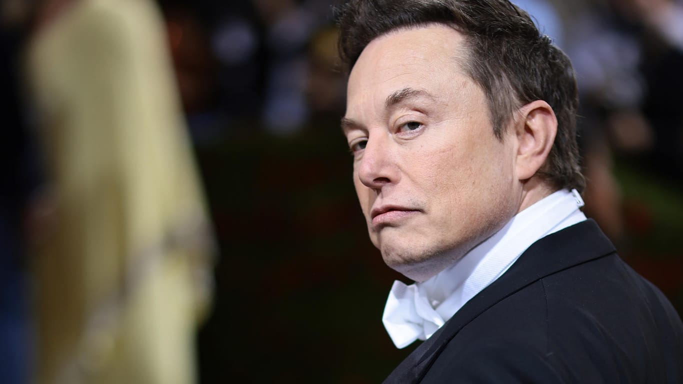 Elon Musk: Hat er im Jahr 2016 eine Mitarbeiterin sexuell bedrängt?