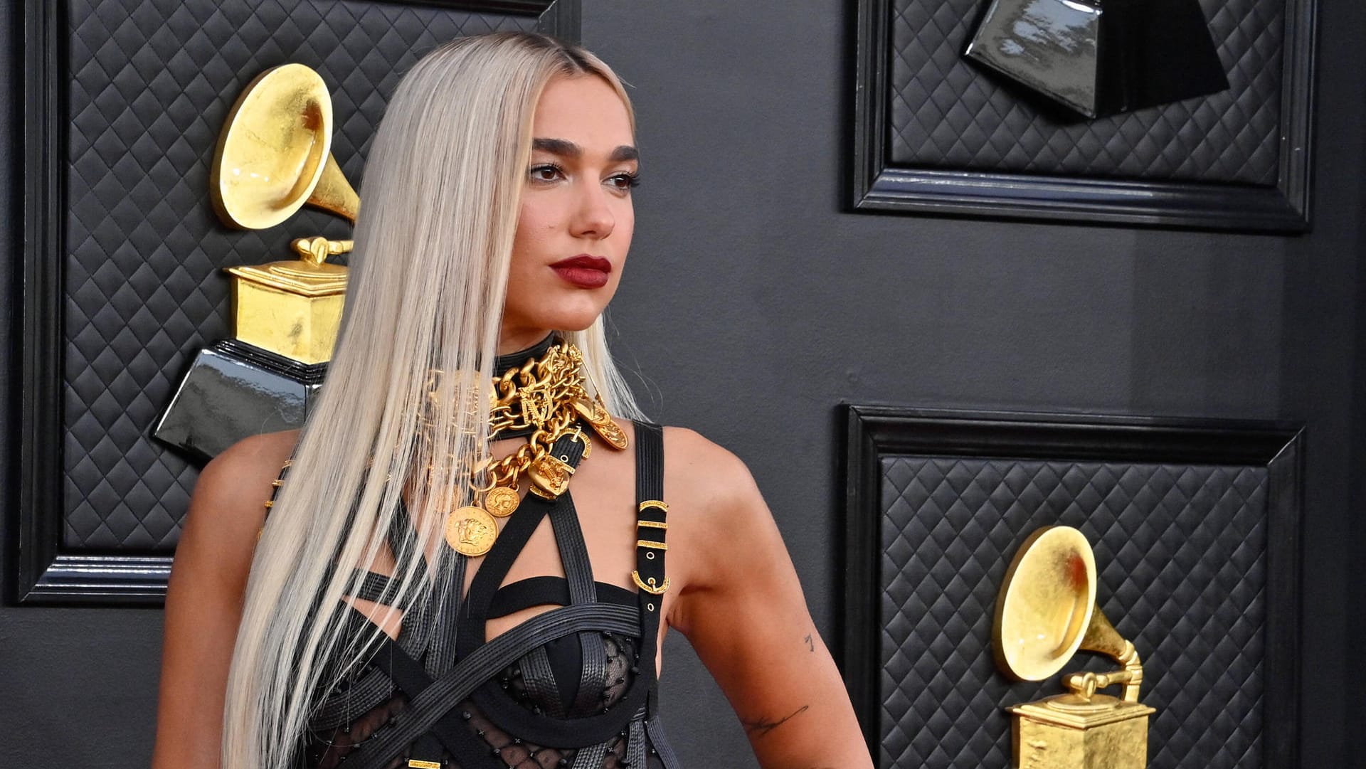 Dua Lipa bei den vergangenen Grammy Awards (Archivbild): Der Popstar empfiehlt vor allem den Mauerpark. Dua Lipa bei den vergangenen Grammy Awards (Archivbild): Der Popstar empfiehlt vor allem den Mauerpark.