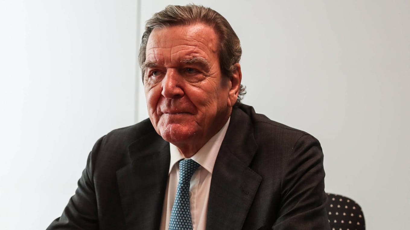 Gerhard Schröder: Der Altkanzler muss trotz seines Rücktritts beim russischen Unternehmen Rosneft mit den Streichung seiner Privilegien rechnen.