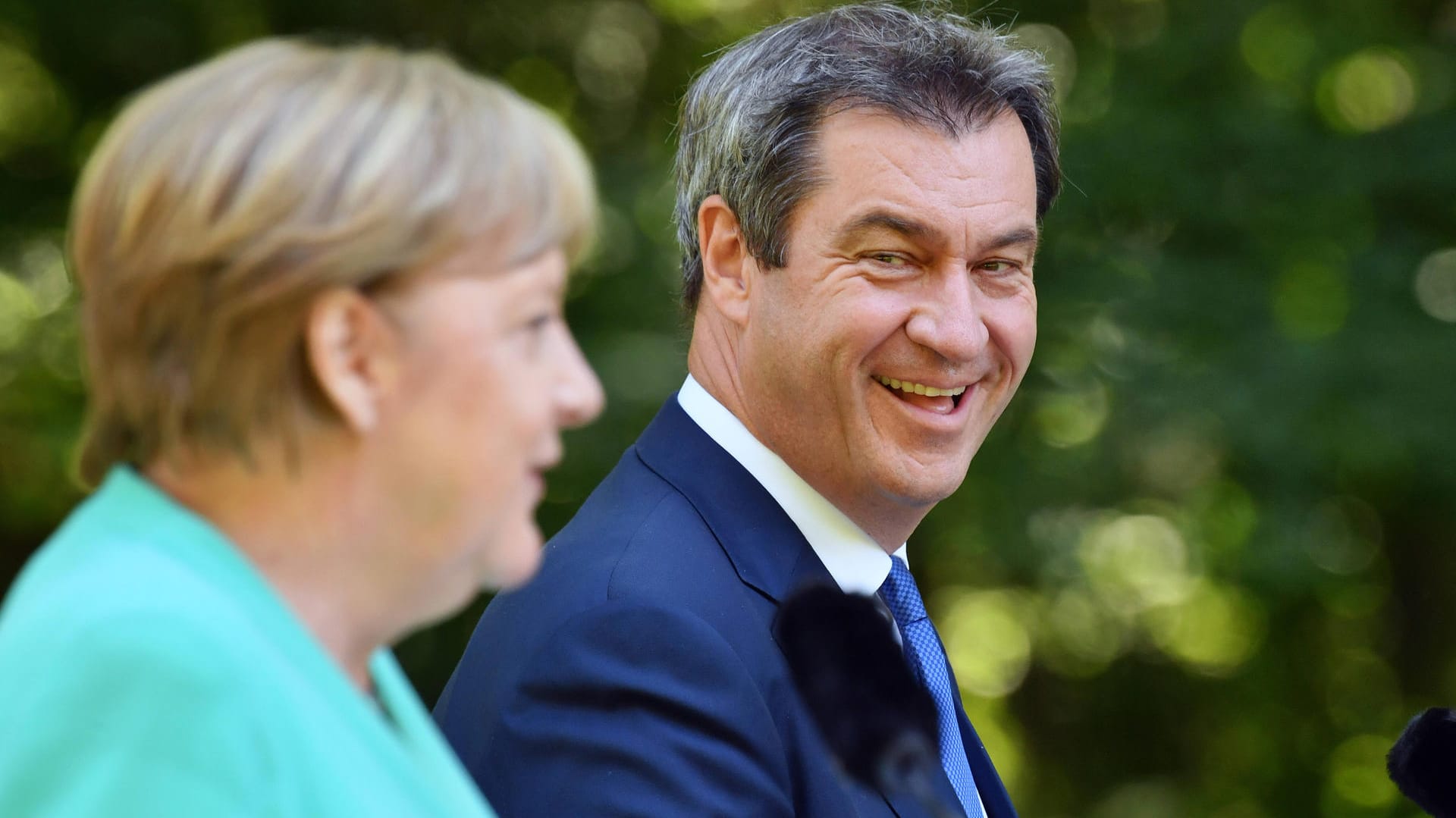 Angela Merkel, ehemalige Bundeskanzlerin (l) und Markus Söder, Ministerpräsident von Bayern: Noch heute pflegen sie SMS-Kontakt miteinander.