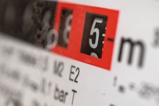 Wegen stark steigender Energiepreise sollen Erwerbstätige eine Energiepreispauschale von 300 Euro erhalten. Wegen stark steigender Energiepreise sollen Erwerbstätige eine Energiepreispauschale von 300 Euro erhalten.