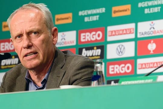 Freiburgs Trainer Christian Streich freut sich auf das Pokalfinale.