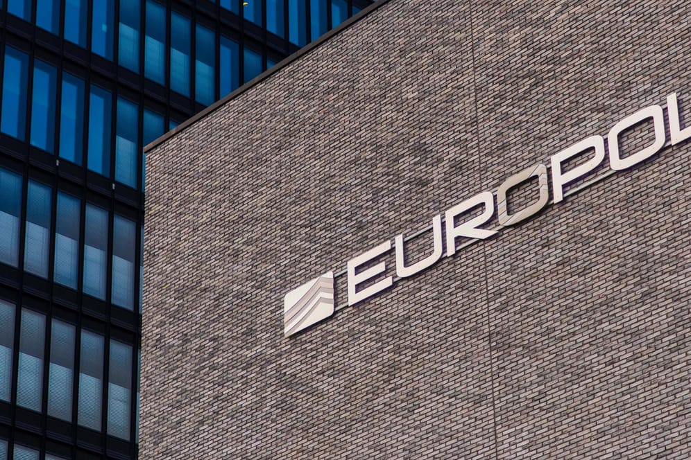 Das Gebäude von Europol in Den Haag (Symbolfoto): Das Netzwerk hat einen Betrügerring aufgedeckt.