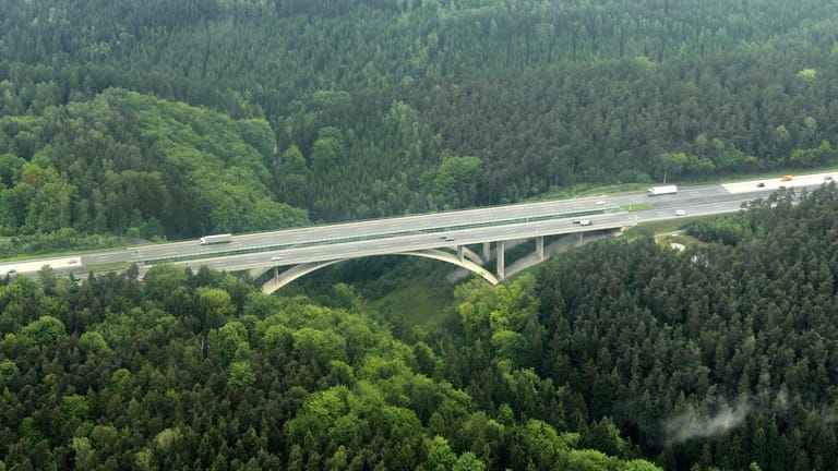 Die Teufelstalbrücke bei Jena: Der Forensiker rekonstruierte den früheren Bau digital, um den Mord an einem Mädchen aufzuklären.