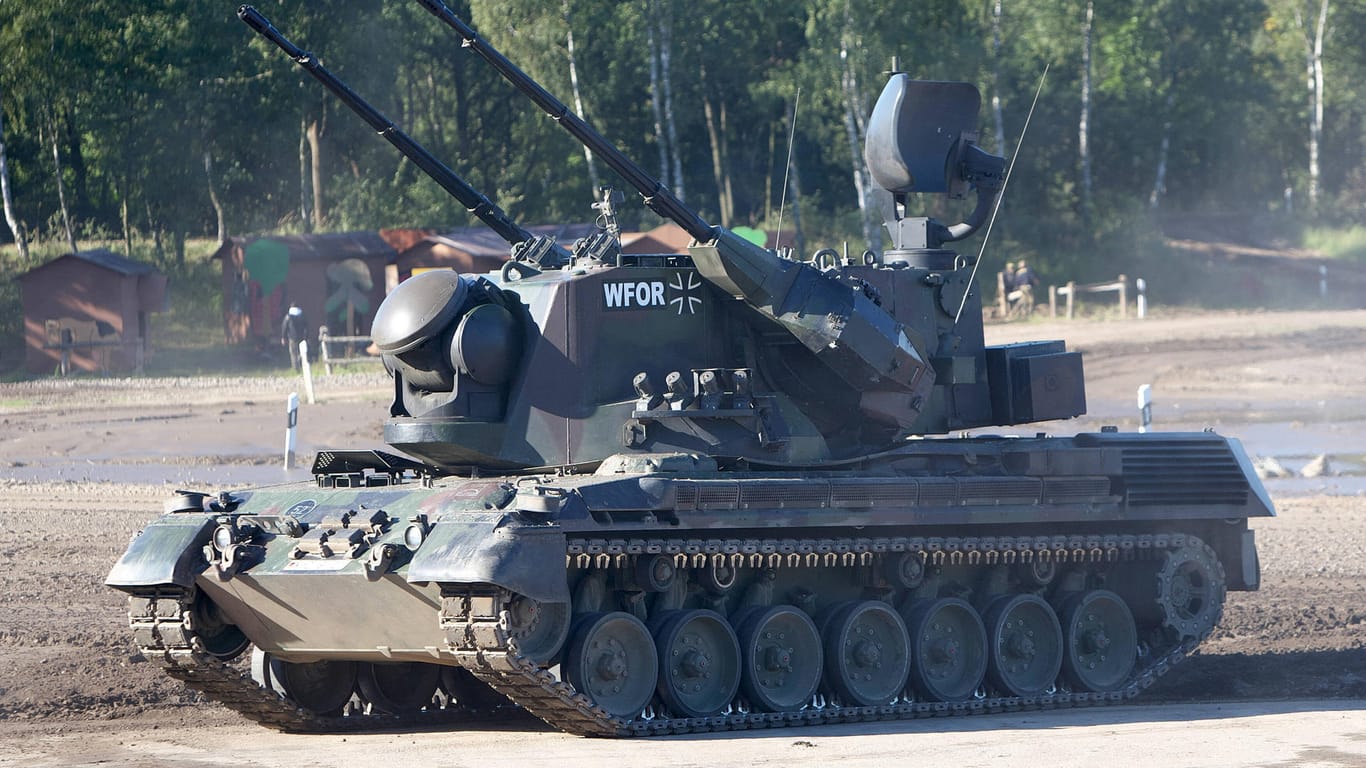 Gepard-Panzer auf einem Truppenübungsplatz der Bundeswehr: Lange war er tragende Säule für die Bundeswehr in der Flugabwehr.