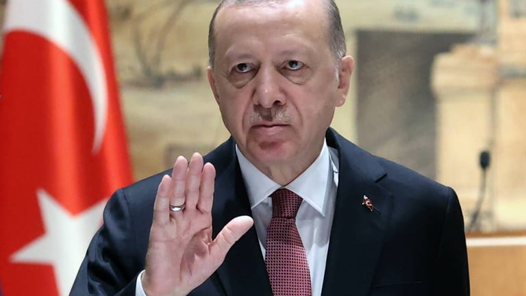 Recep Tayyip Erdoğan: Der türkische Präsident will einer Nato-Mitgliedschaft von Schweden und Finnland nicht zustimmen.