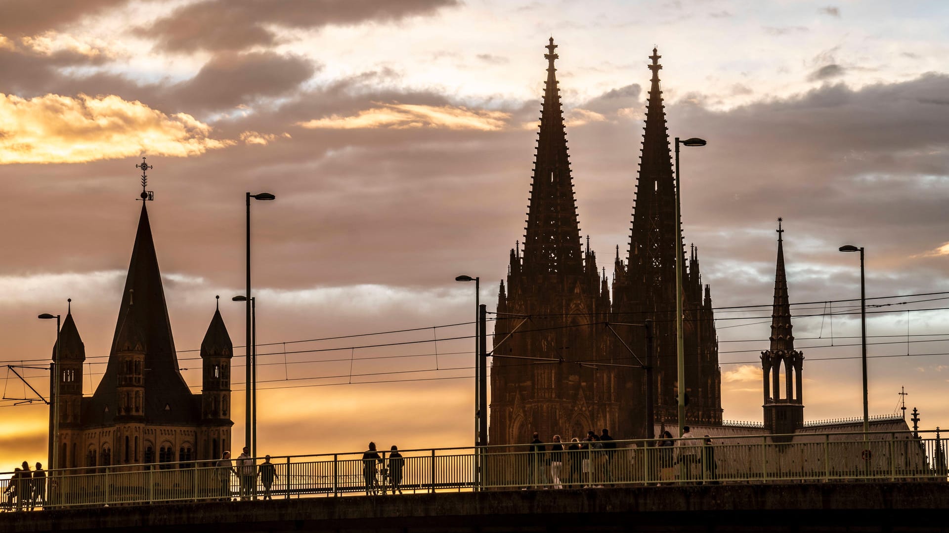 Skyline mit Kölner Dom: Das Kölner Erzbistum will die katholischen Kitas erhalten.