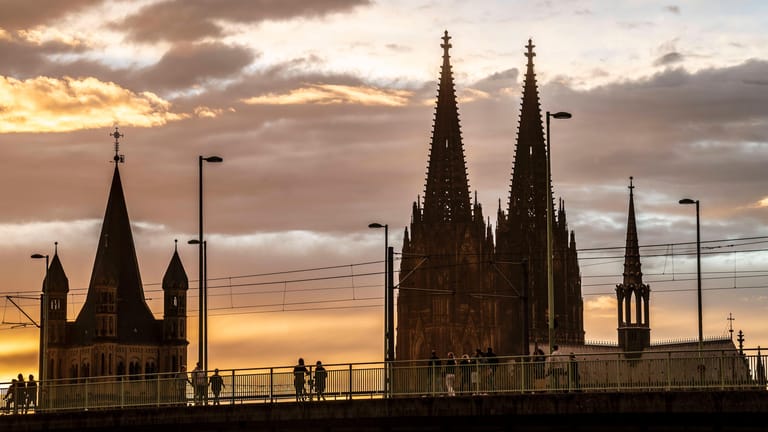 Skyline mit Kölner Dom: Das Kölner Erzbistum will die katholischen Kitas erhalten.