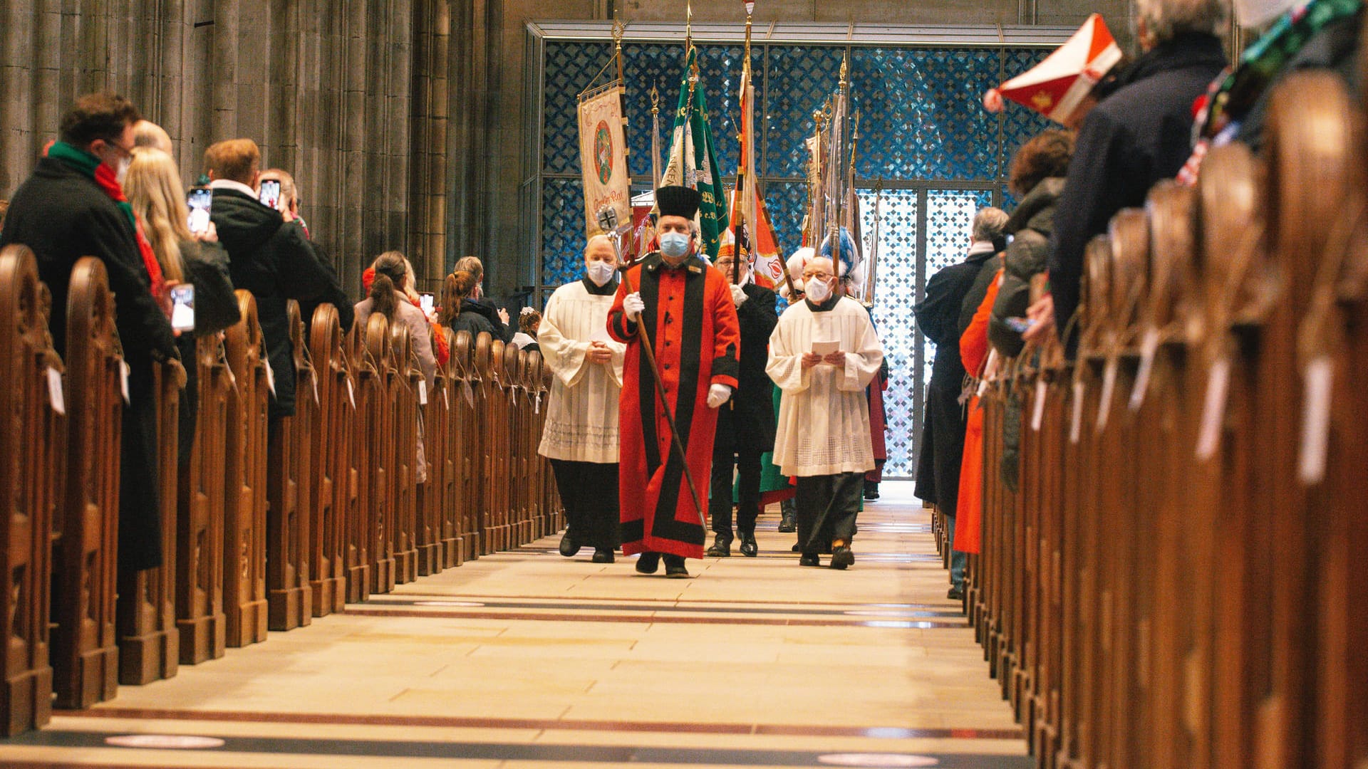 Karnevalsgottesdienst im Kölner Dom (Archivbild): "Wir wollen den Orten ermöglichen, auch weiter Gemeinde zu sein", sagt Msgr. Markus Bosbach.